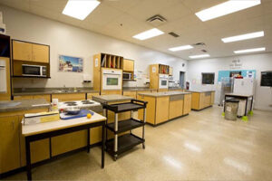 Burnaby-Mountain-Secondary-Classroom2-732x488