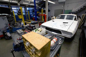 Cariboo-Hill-Secondary-Car-Shop-732x488