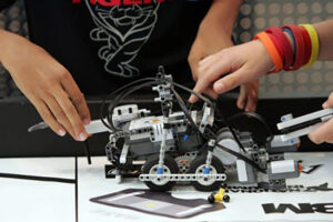 Moscrop-Secondary-Robotics-732x487